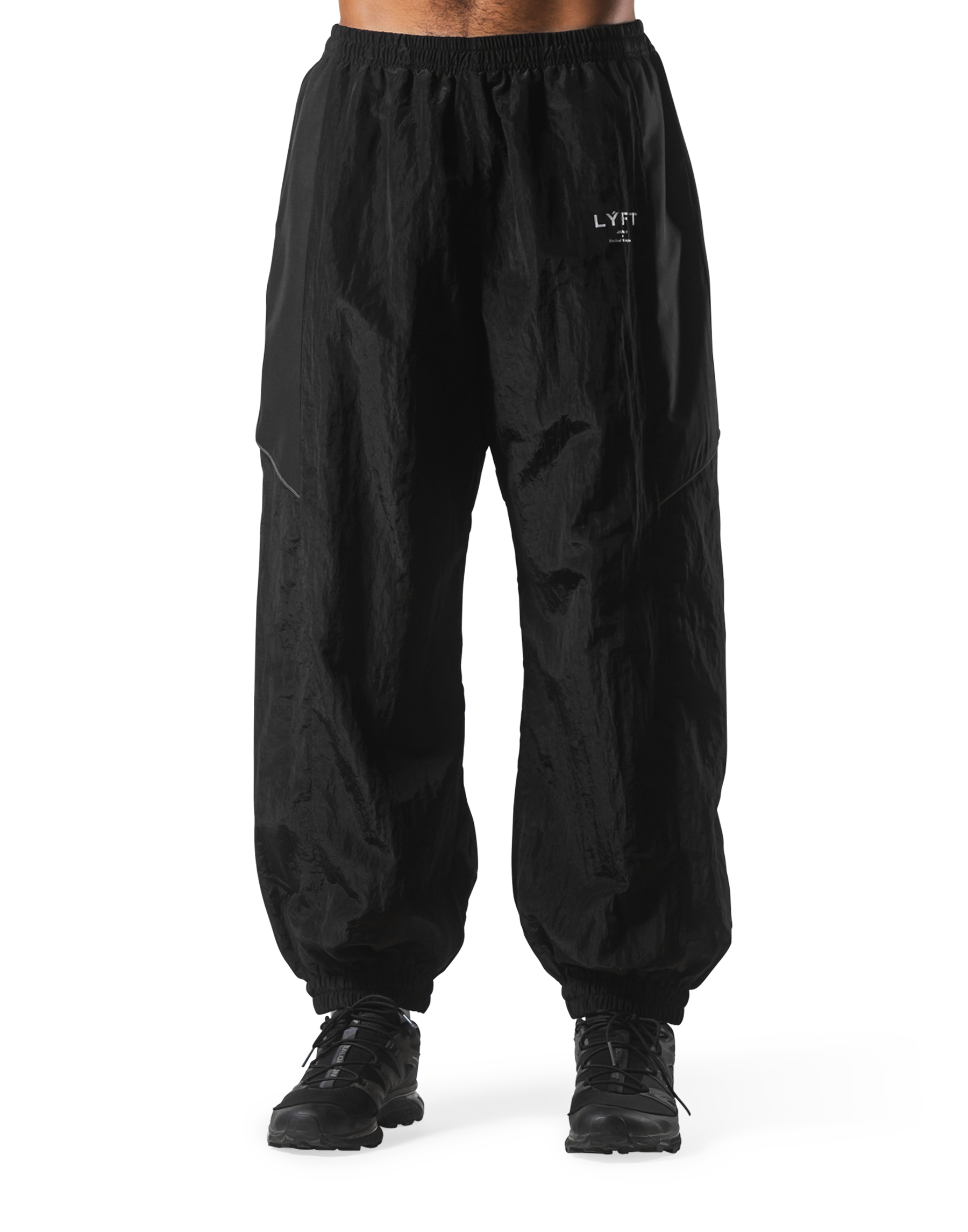 lyft WIDE TRACK PANTS V.2 ボトムス V-Form Wide Track Pants - Black lyft WIDE TRACK PANTS V.2 ボトムス V-Form Wide Track Pants - Black
