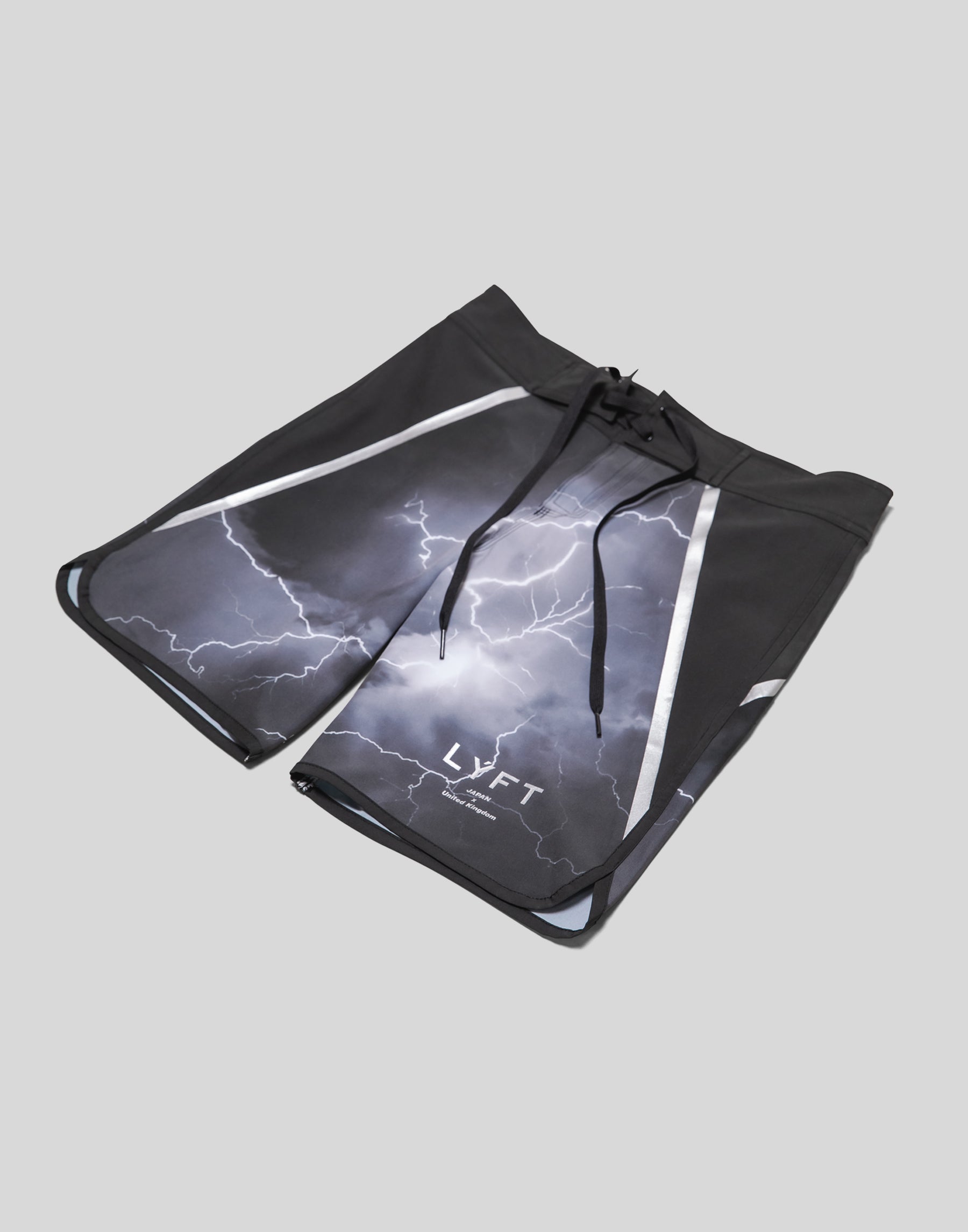 短納期早者勝ち! LÝFT STAGE SHORTS - BLACK | cubeselection.com