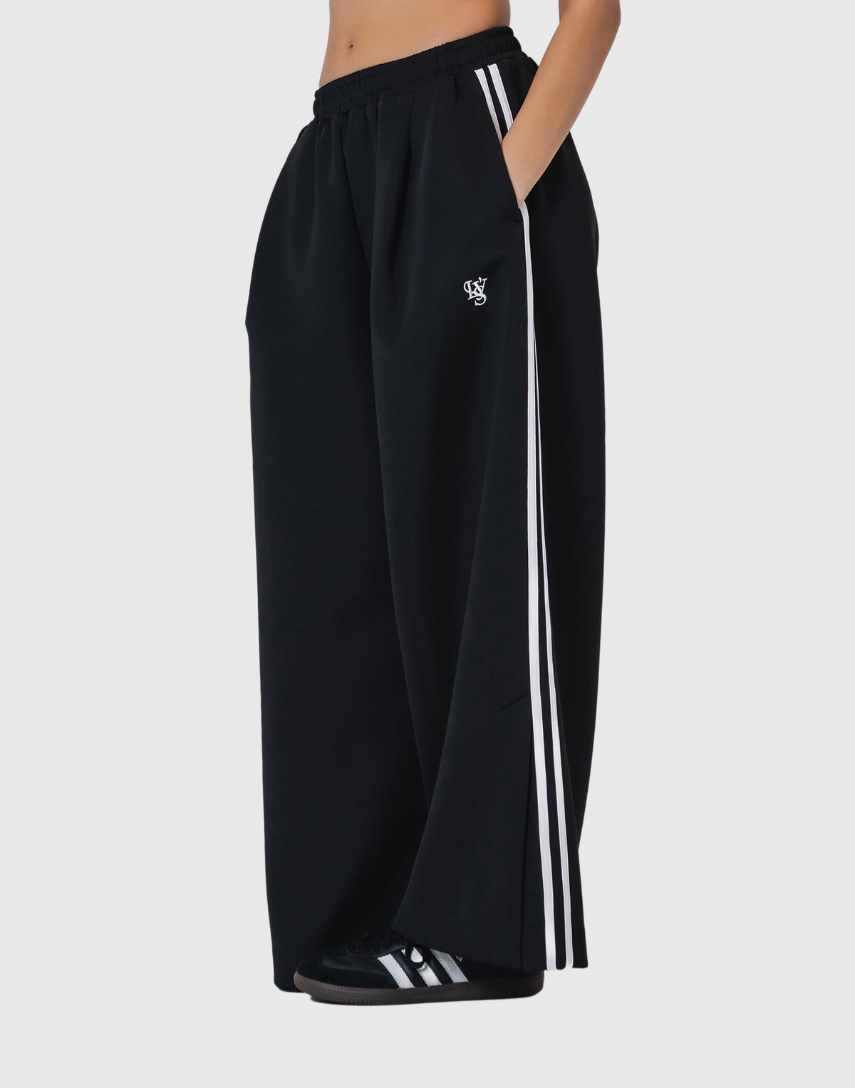 Two Line Slit Wide Pants - Black