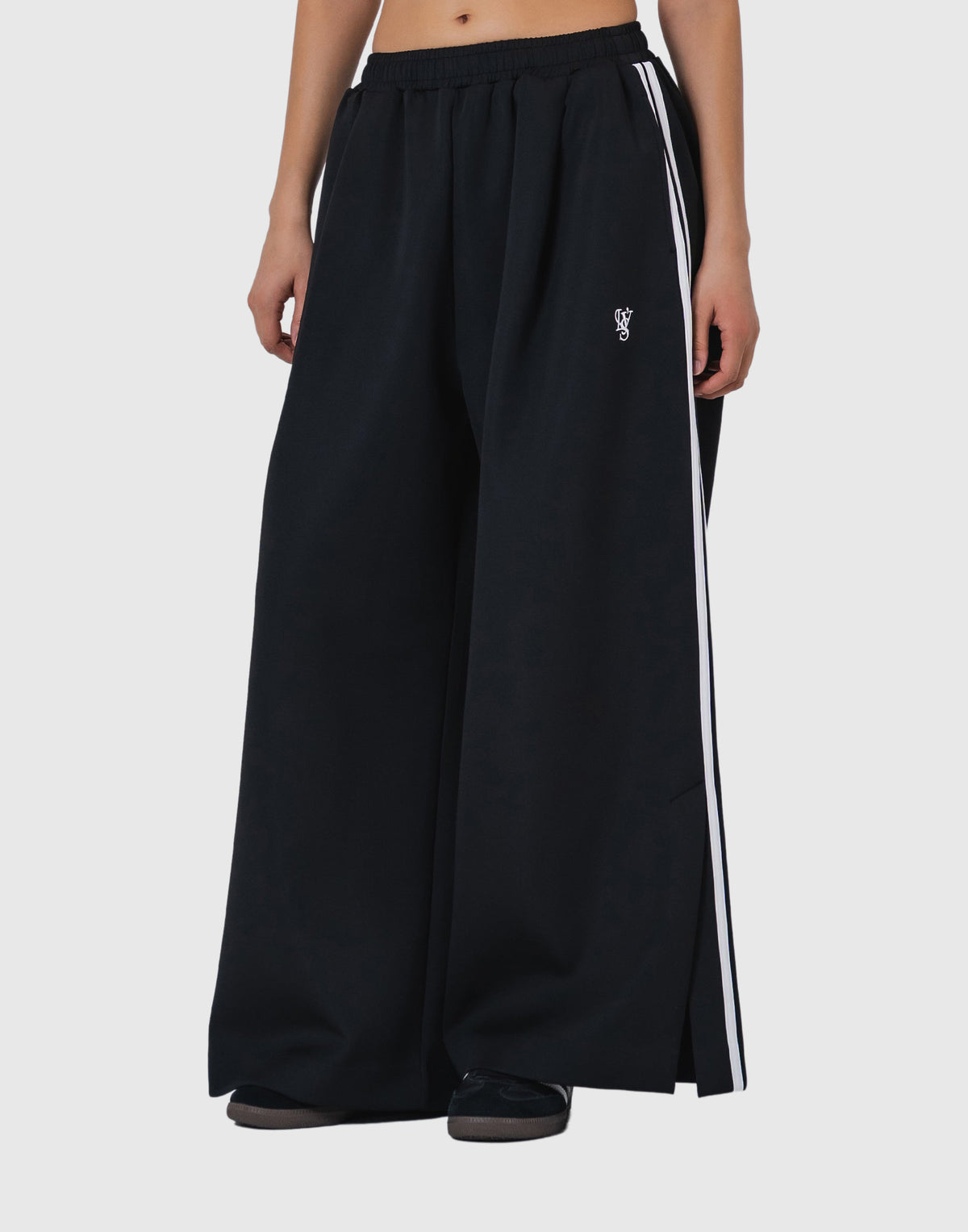 Two Line Slit Wide Pants - Black