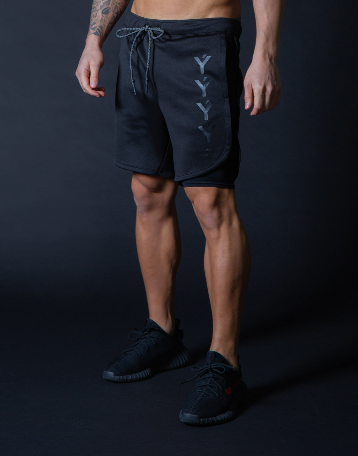 LÝFT Strong Shorts with leggings - Black x Black