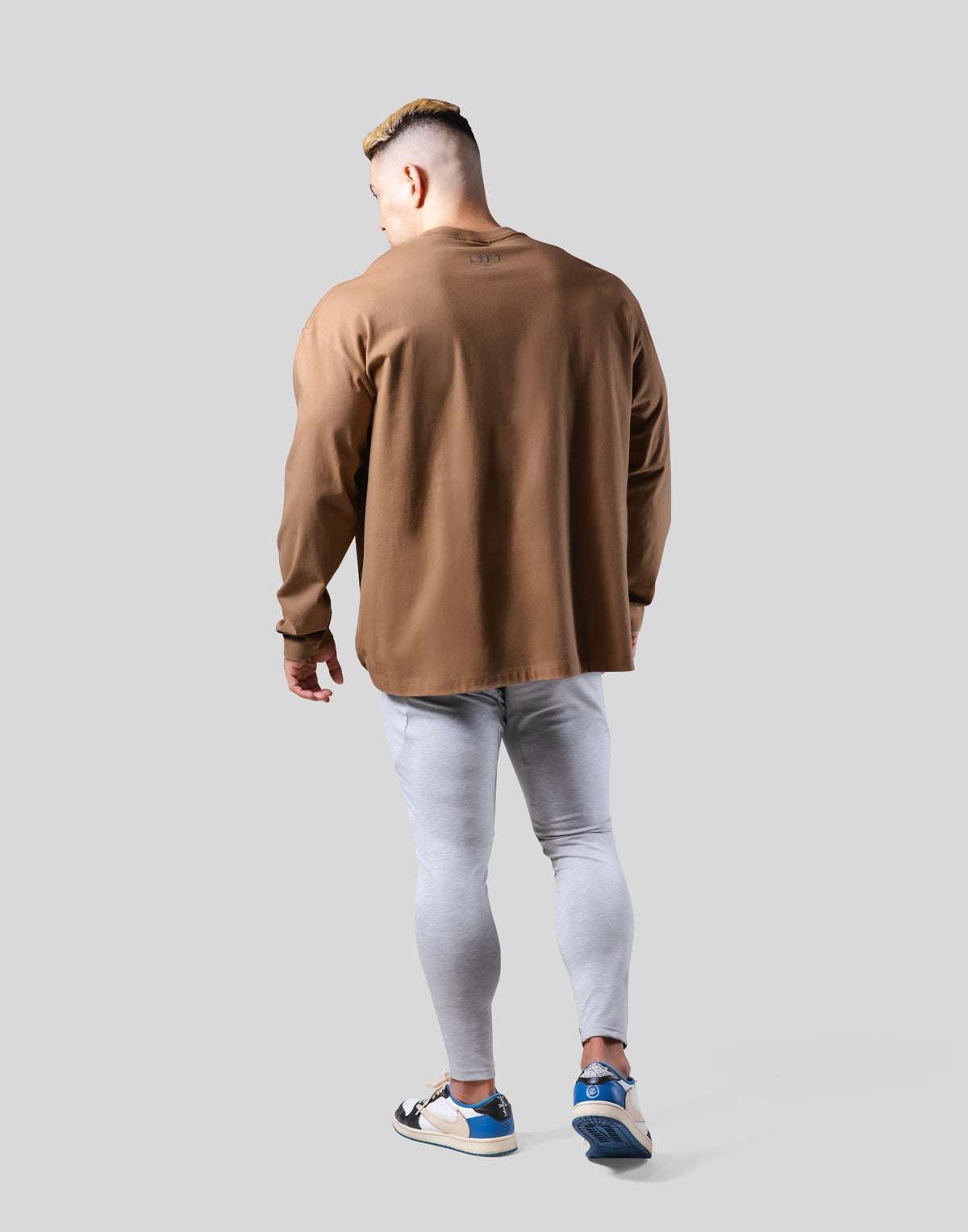LÝFT CLUB Long T-Shirt - Beige