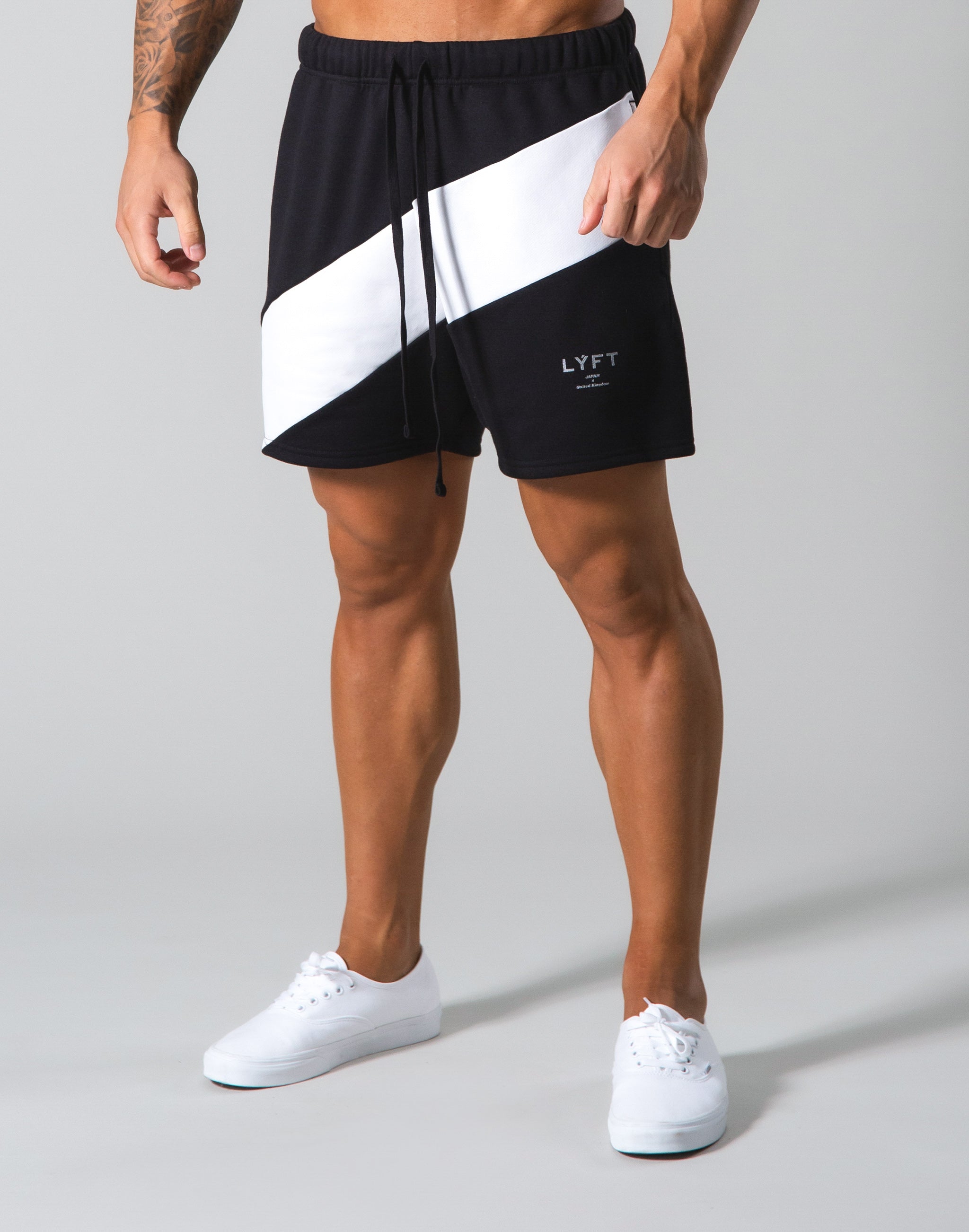 Angle Wide Line Sweat Shorts --Black