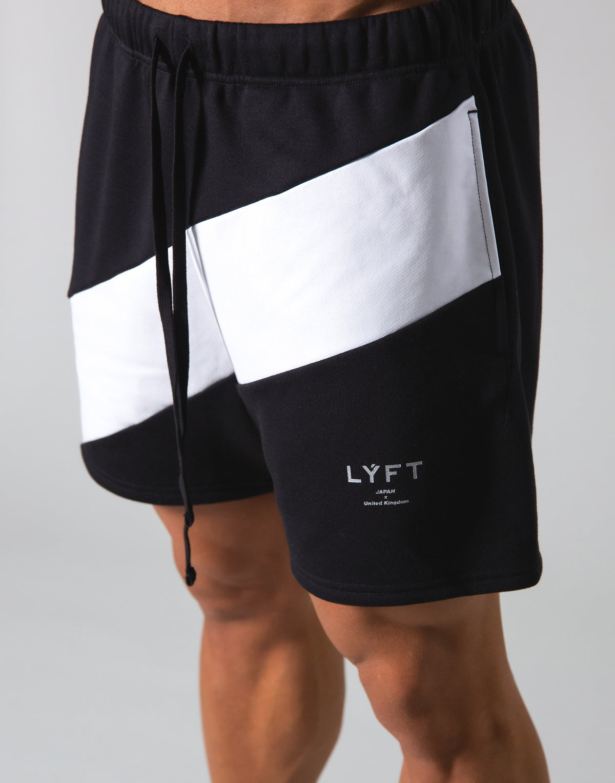 Angle Wide Line Sweat Shorts - Black