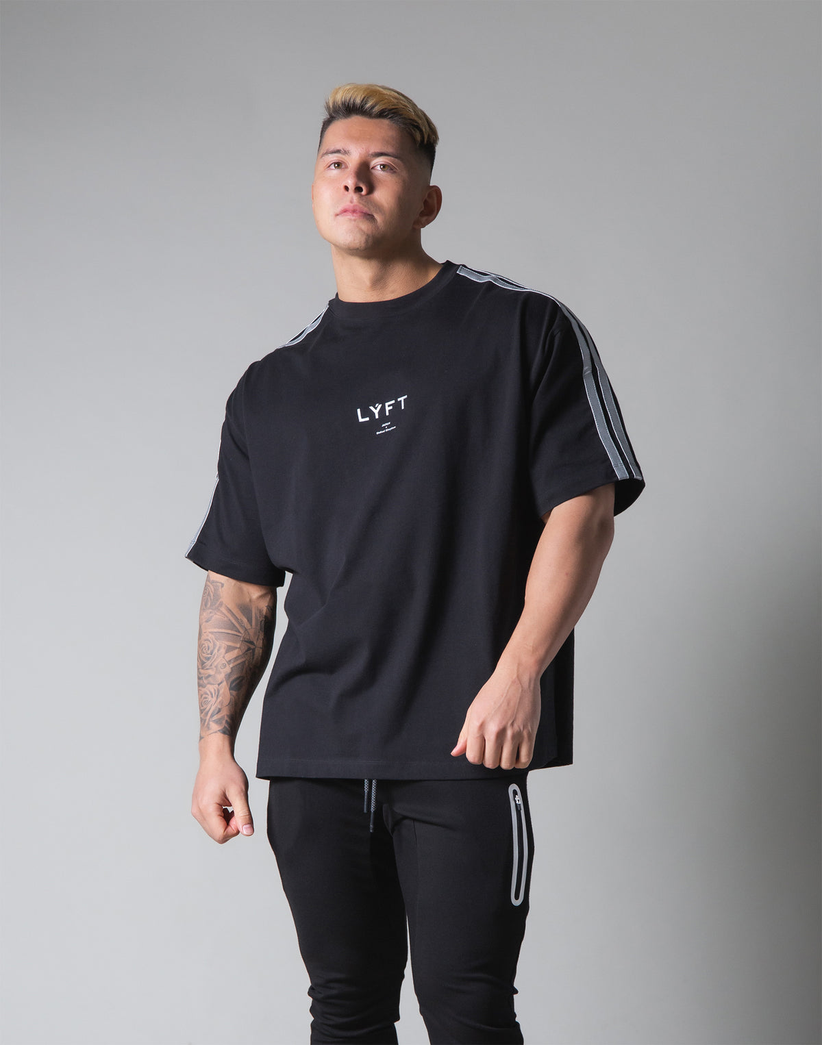 <transcy>2 Line Big T-Shirt --Black "Wide Body"</transcy>