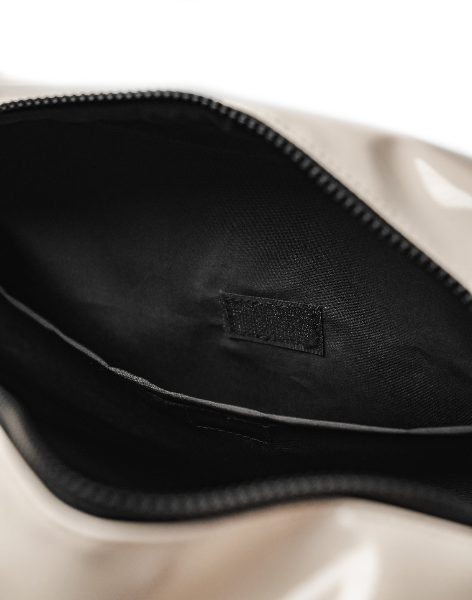 Born To LÝFT Enamel Grip Bag - Ivory