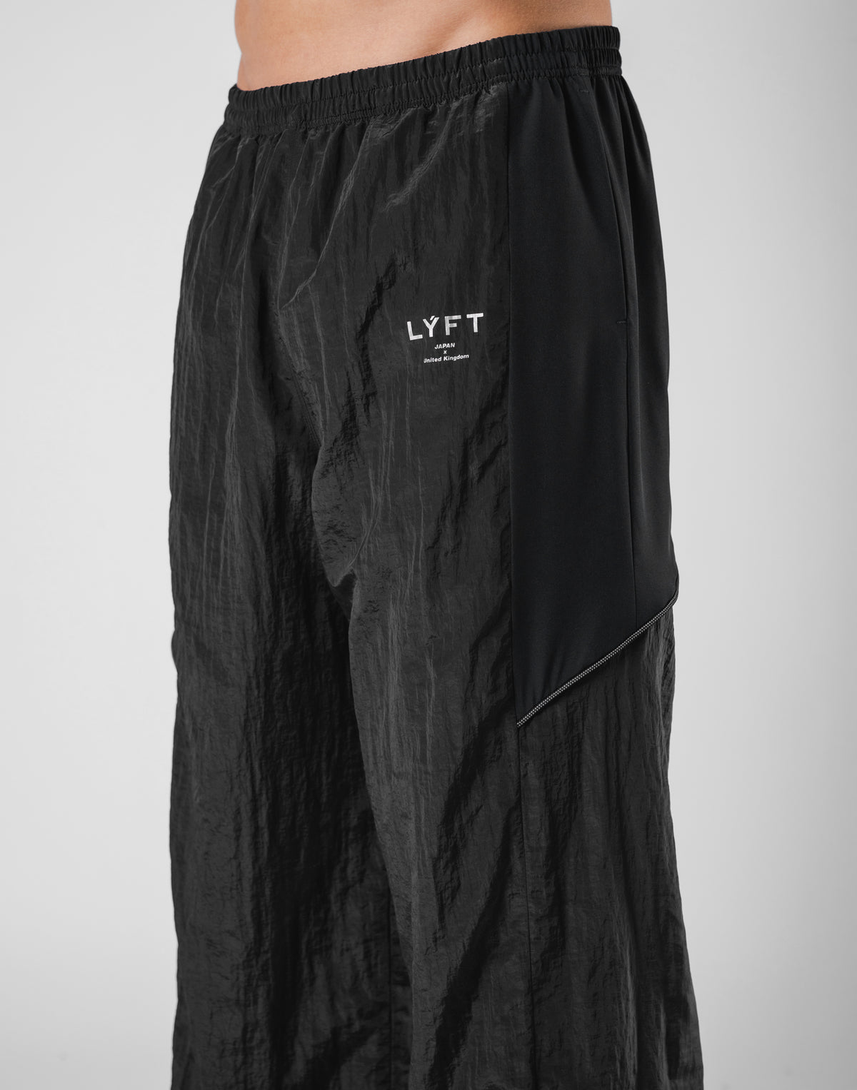 V-Form Wide Track Pants - Black