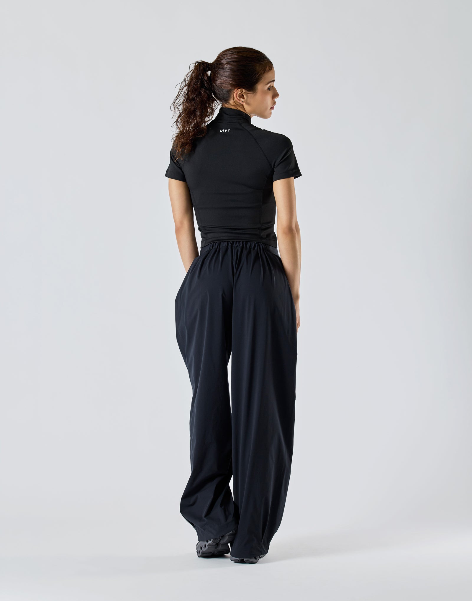 Cropped Slim Fit Short Sleeve Jacket - Black – LÝFT