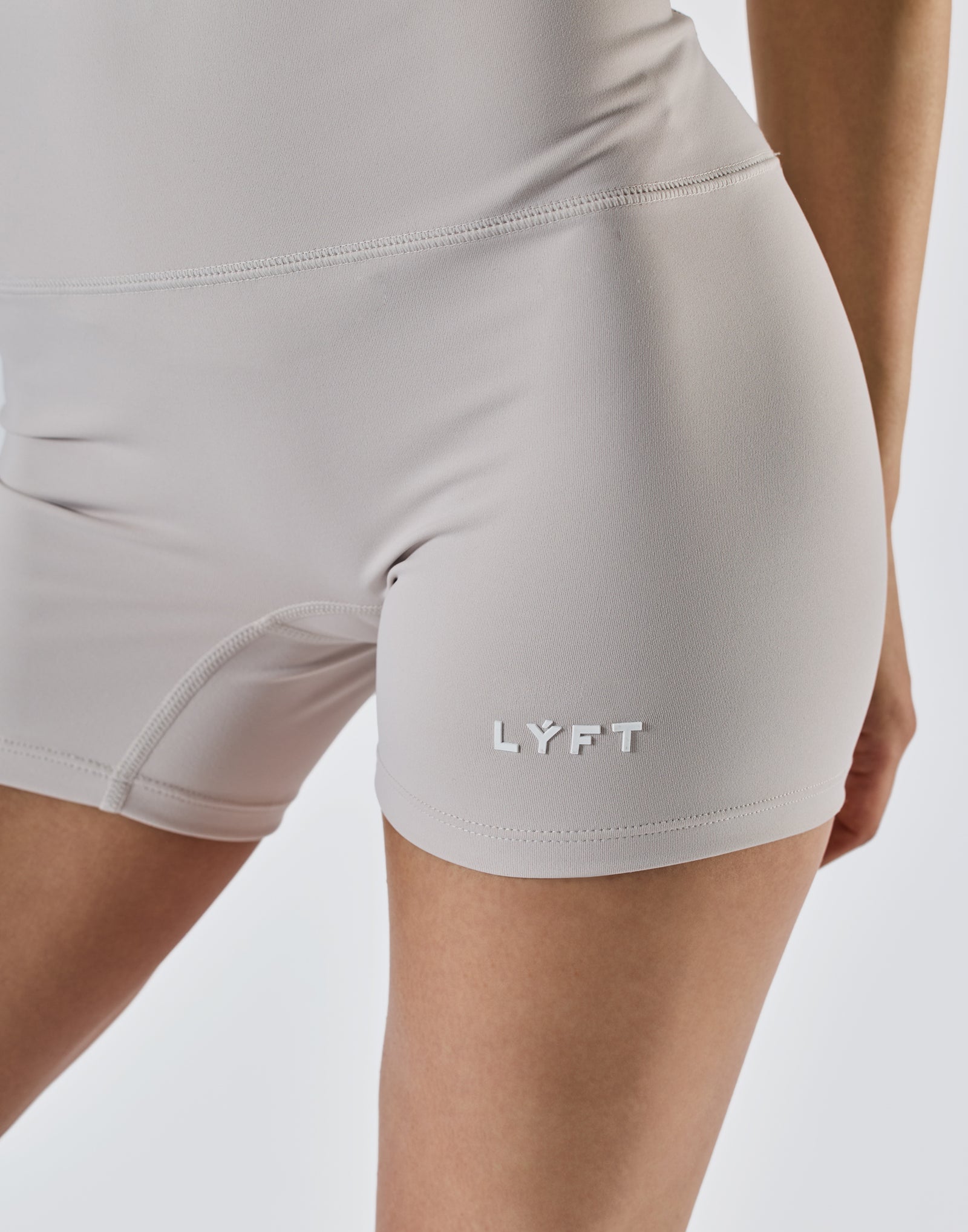 Lyftインナー付ショートパンツ Back Pocket Biker Short Leggings - Ivory – LÝFT
