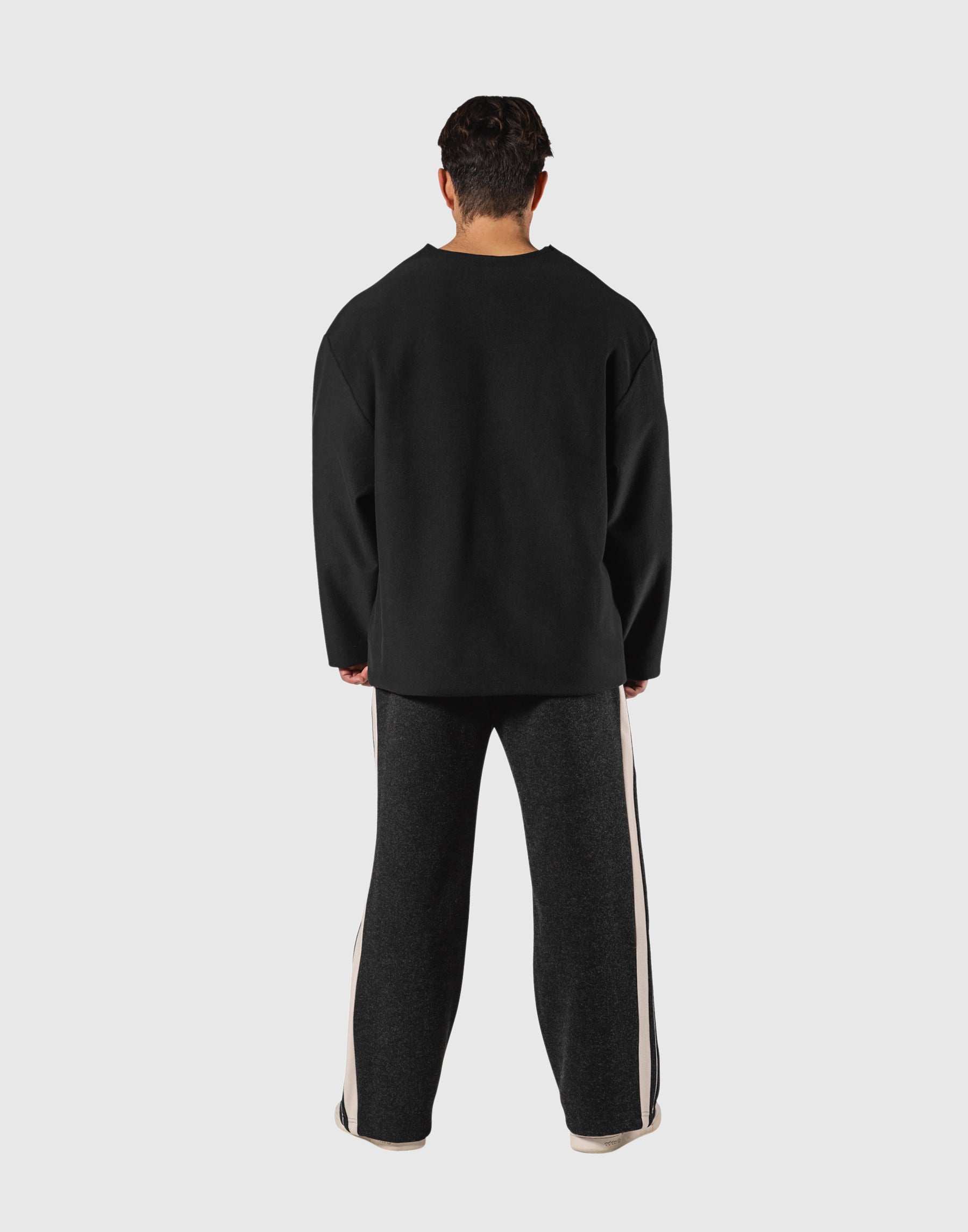 Pile Wappen Knit Like Loose Sweat Shirt - Black – LÝFT