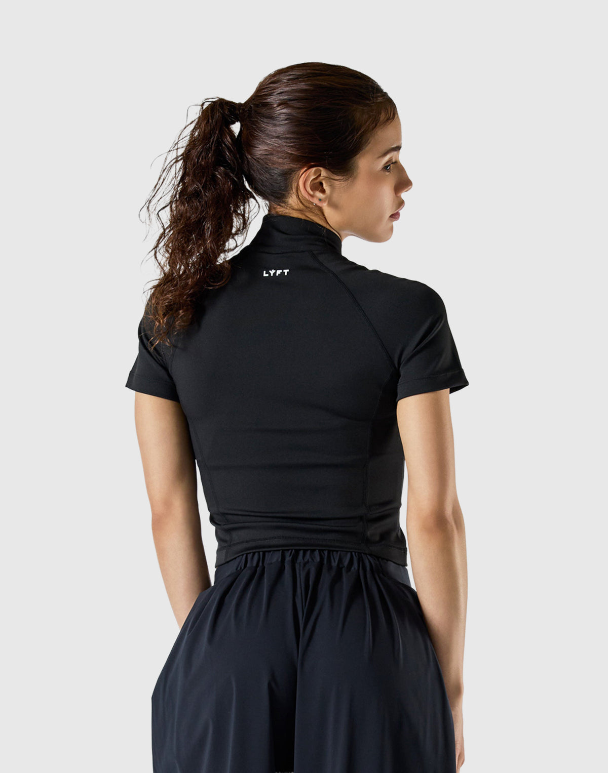 Cropped Slim Fit Short Sleeve Jacket - Black