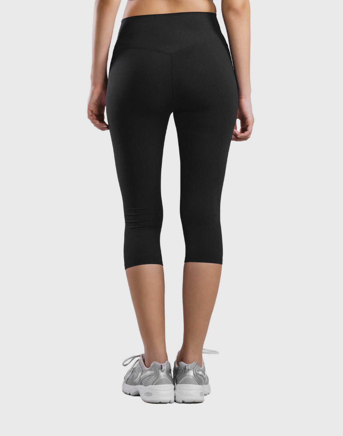 LÝFT Logo Capri Leggings - Black