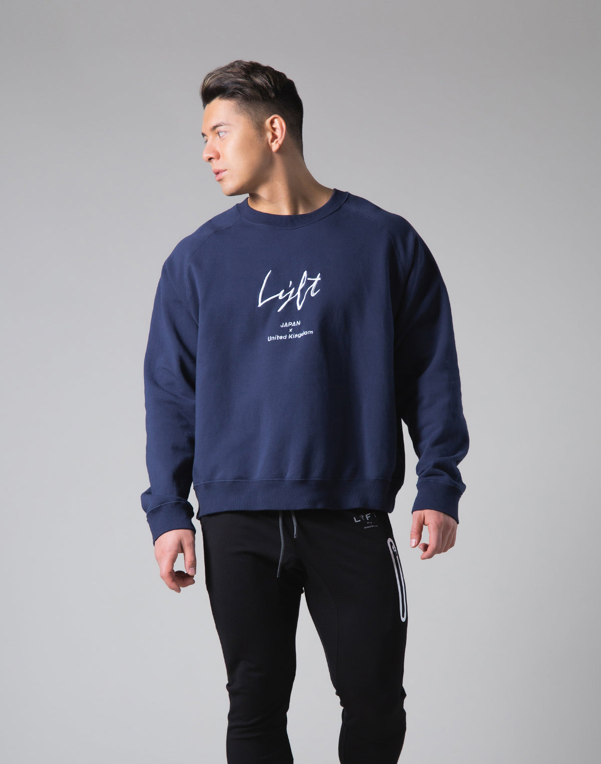 <transcy>Script Logo 2Way Stretch Oversize Crewneck --Navy</transcy>