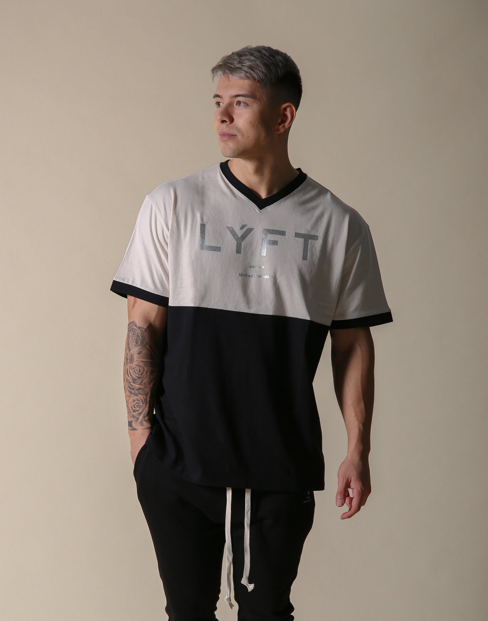 【完売品】BORN TO L LYFT ブラック Tシャツ Lサイズ BORN TO LÝFT V Neck Big T-SHIRT - Black