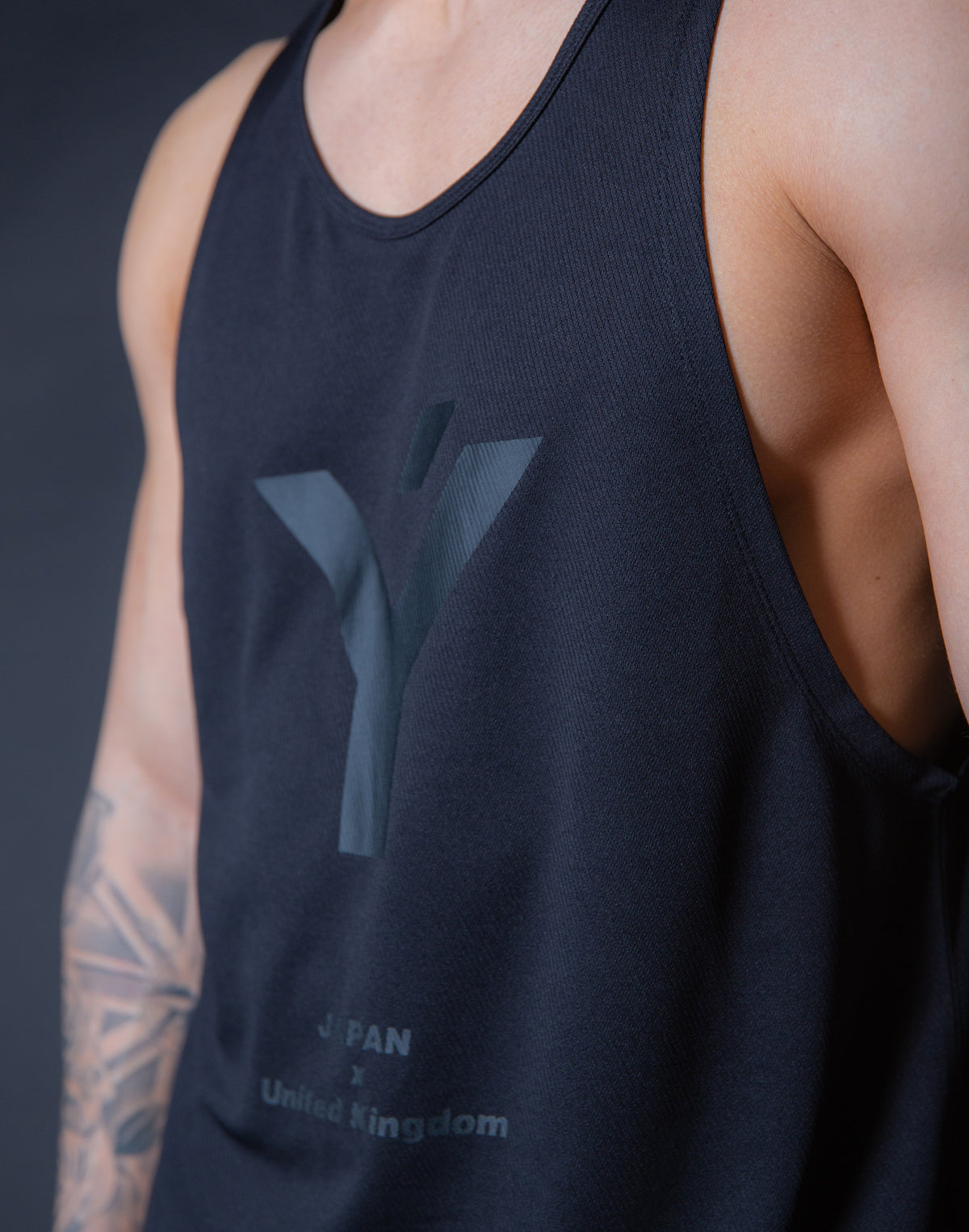 Ý Mesh Training Tanktop - Black x Black
