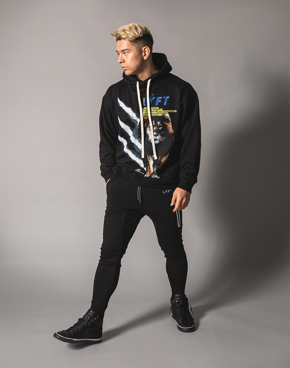 LÝFT Graphic Printed LION Pullover - Black