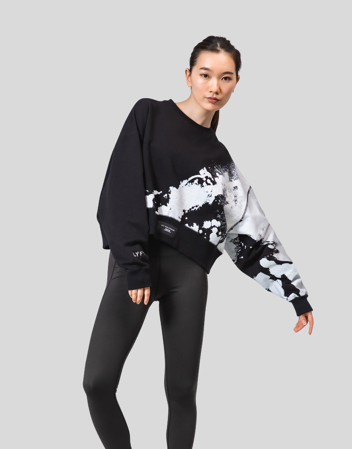 Splash Cropped Crewneck Sweatshirt - Black