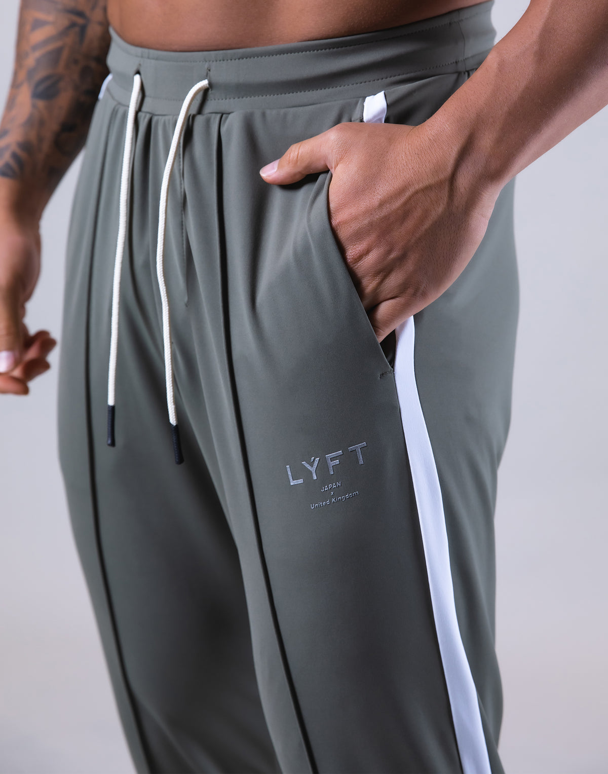 One Line Stretch Pleats Pants - Olive