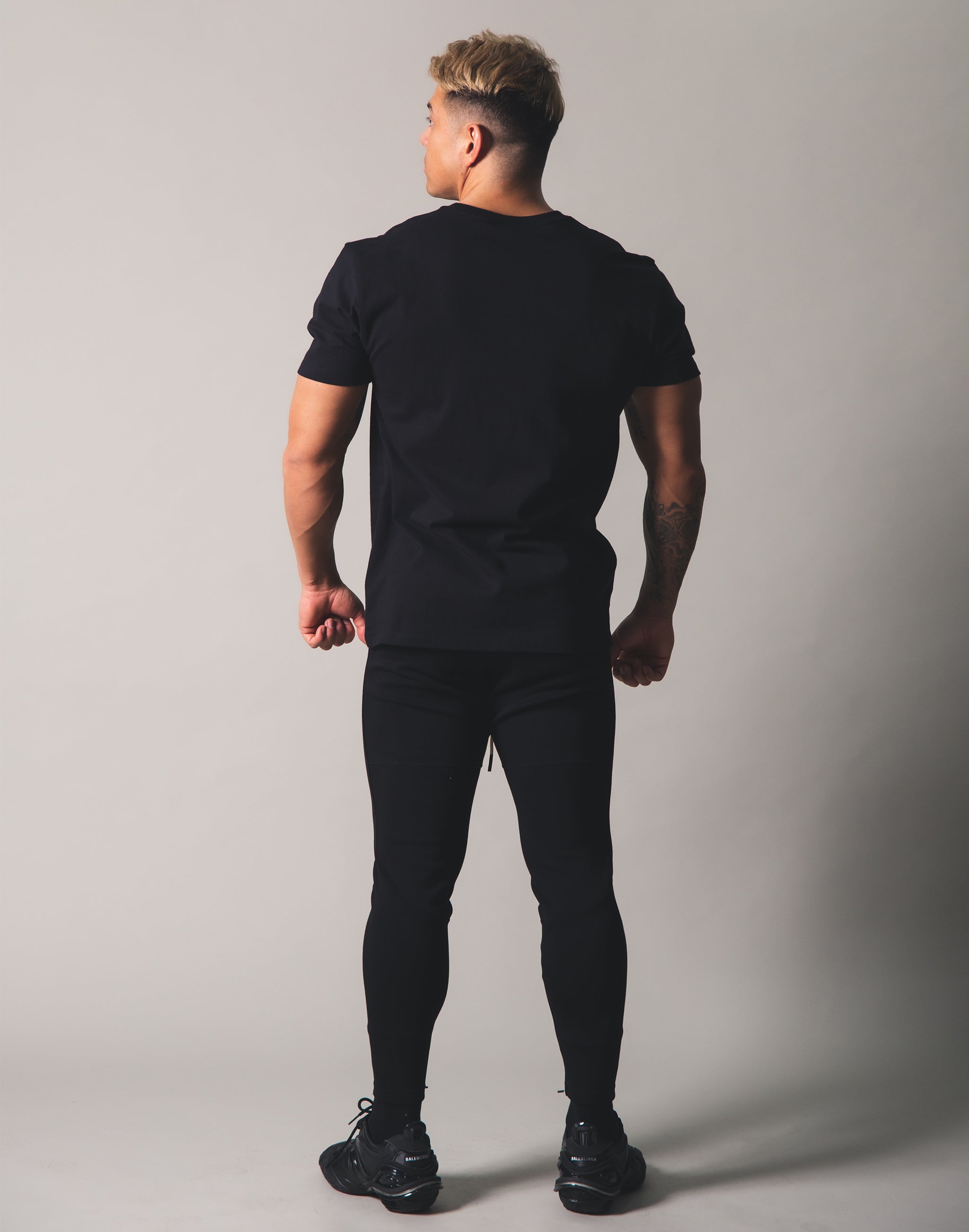 LYFT Logo Standard T-Shirt - Black – LÝFT