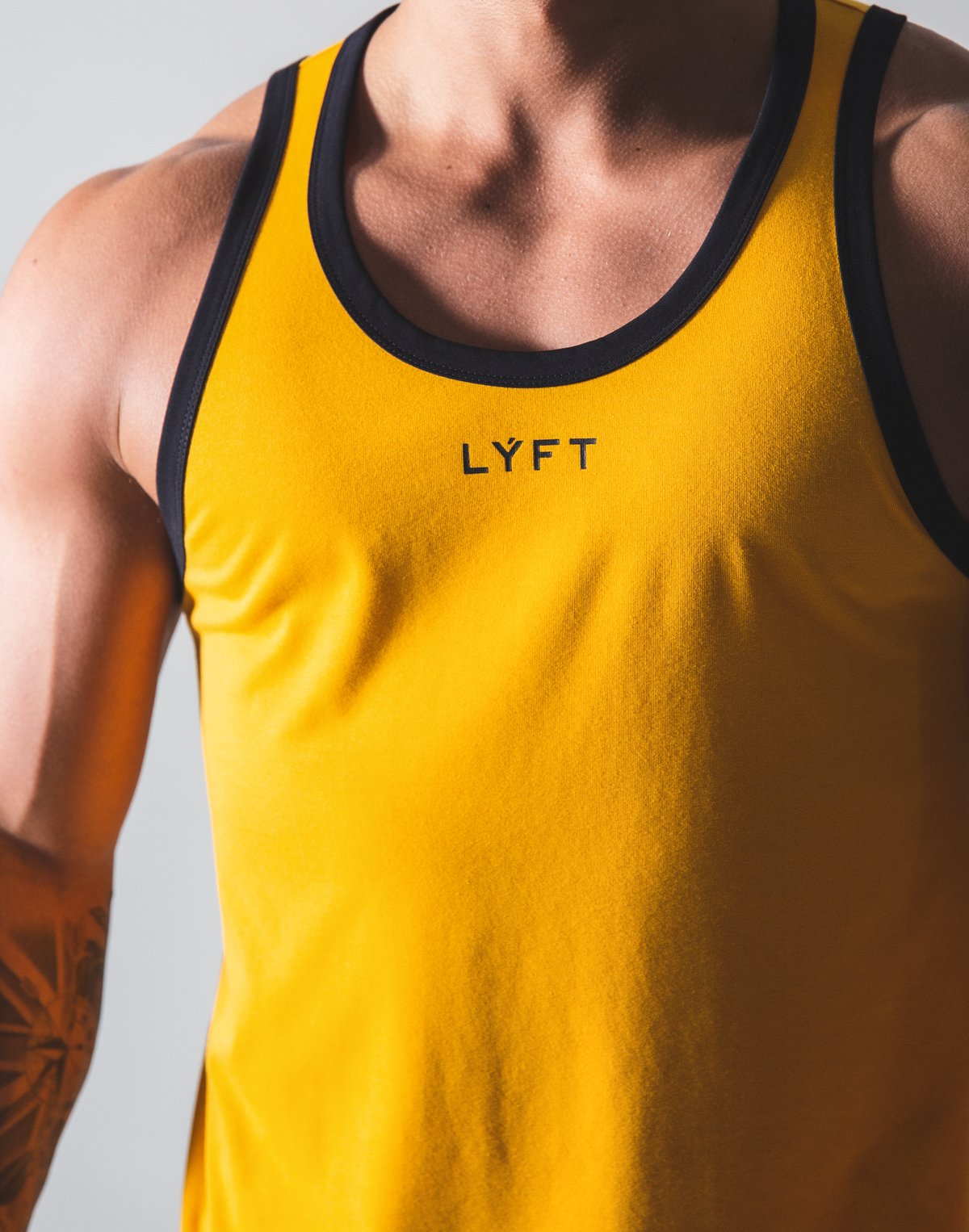 LÝFT Standard Fit Tanktop Rear Wappen - Yellow