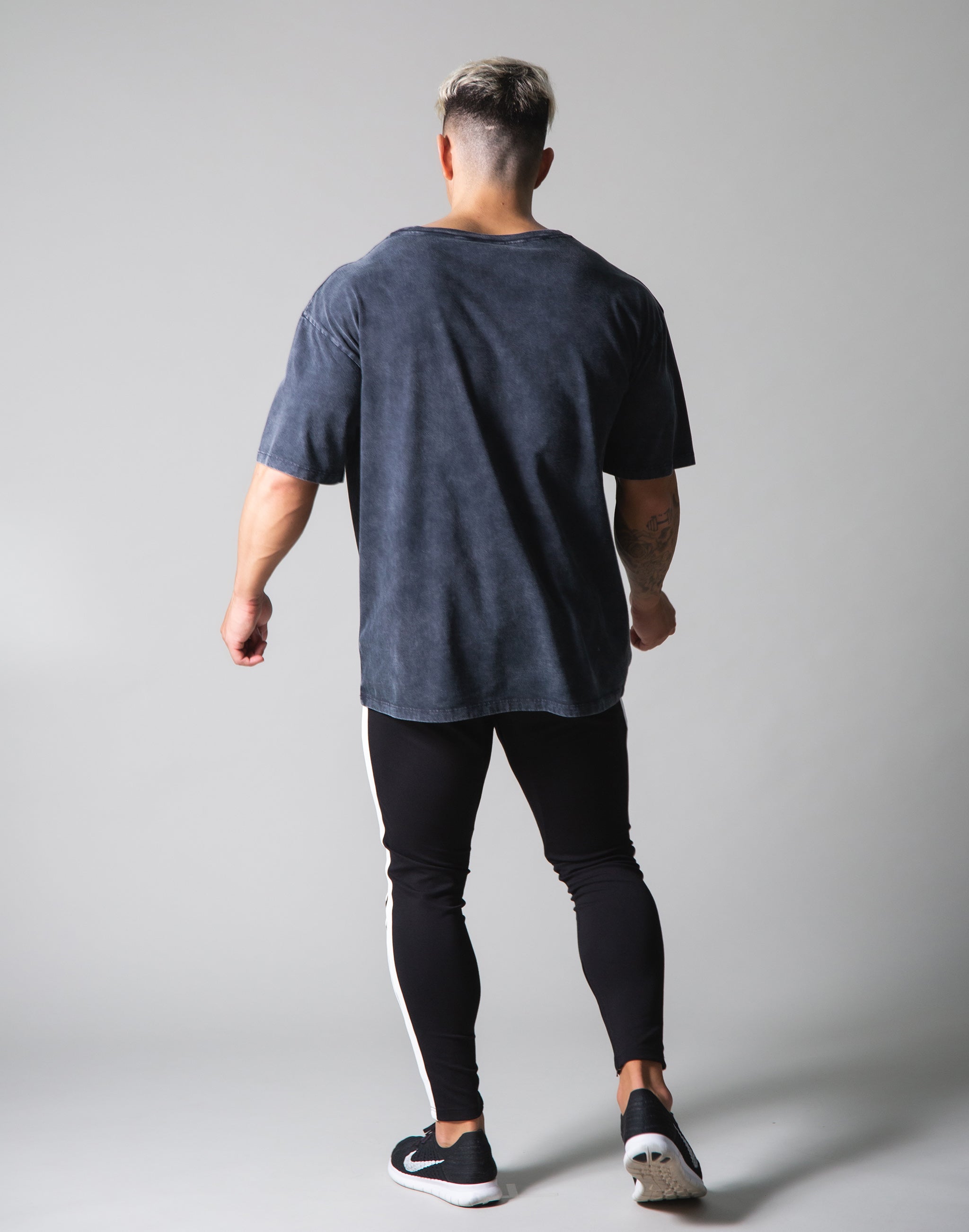LYFT Standard Logo Vintage Big T-shirts - Black – LÝFT
