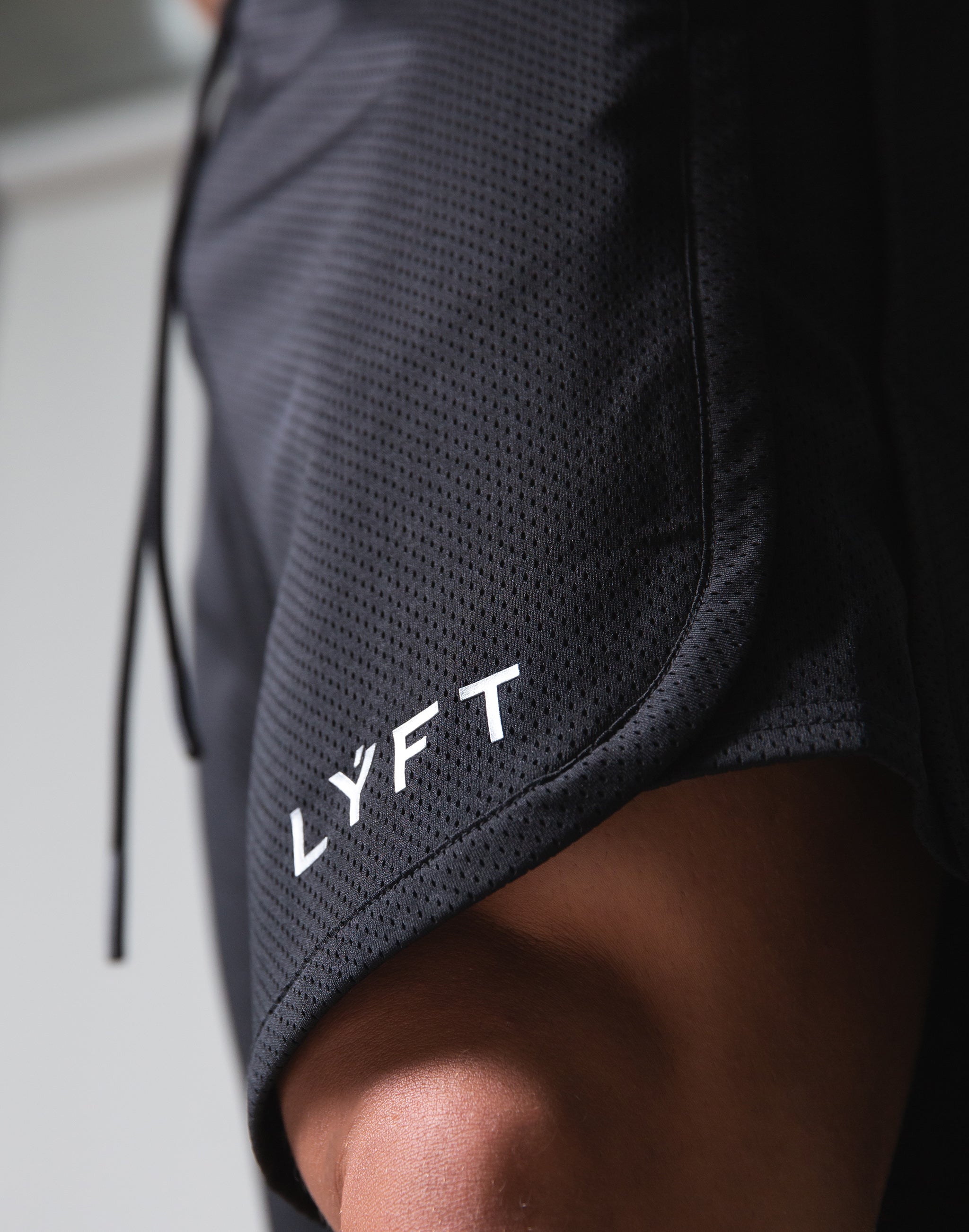 LYFT Wide Mesh Shorts - Black – LÝFT