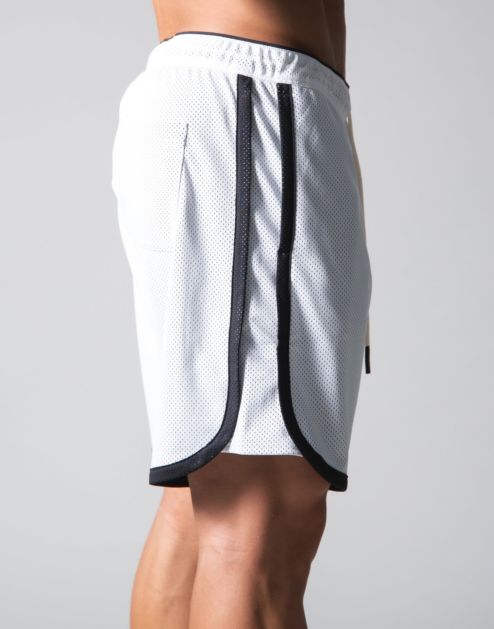 LYFT Wide Mesh Shorts - White – LÝFT