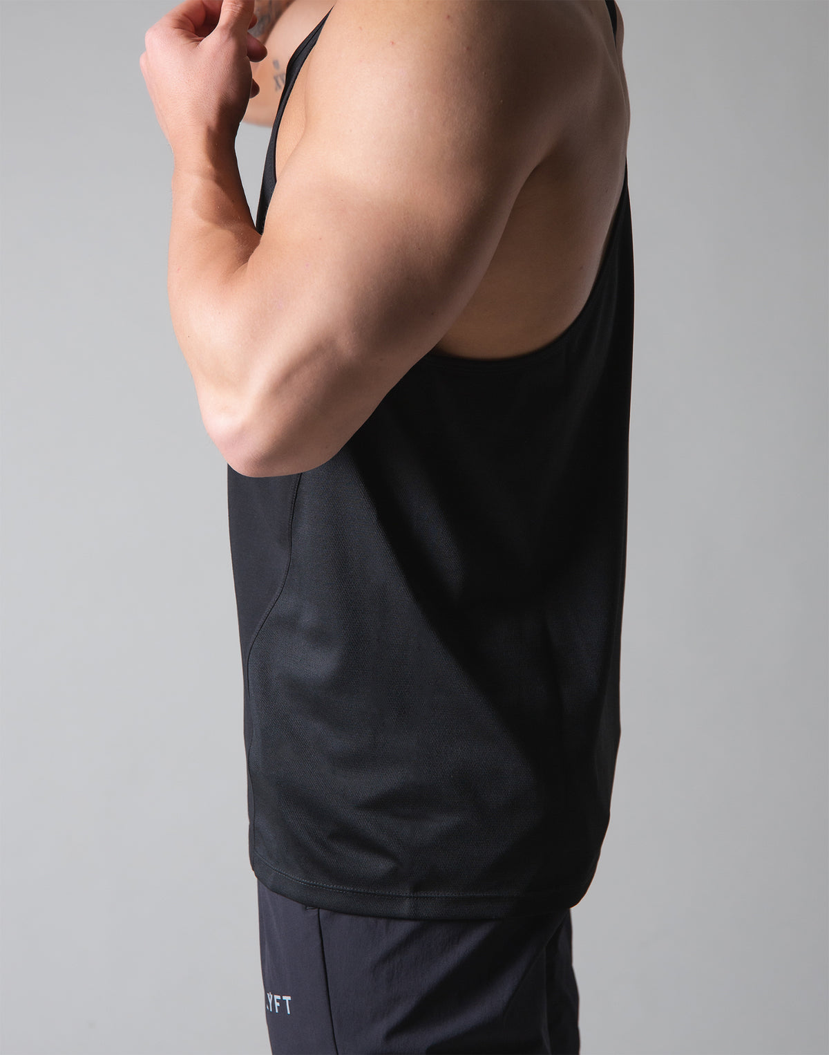 <transcy>Back Mesh Stretch Training Tanktop --Black</transcy>