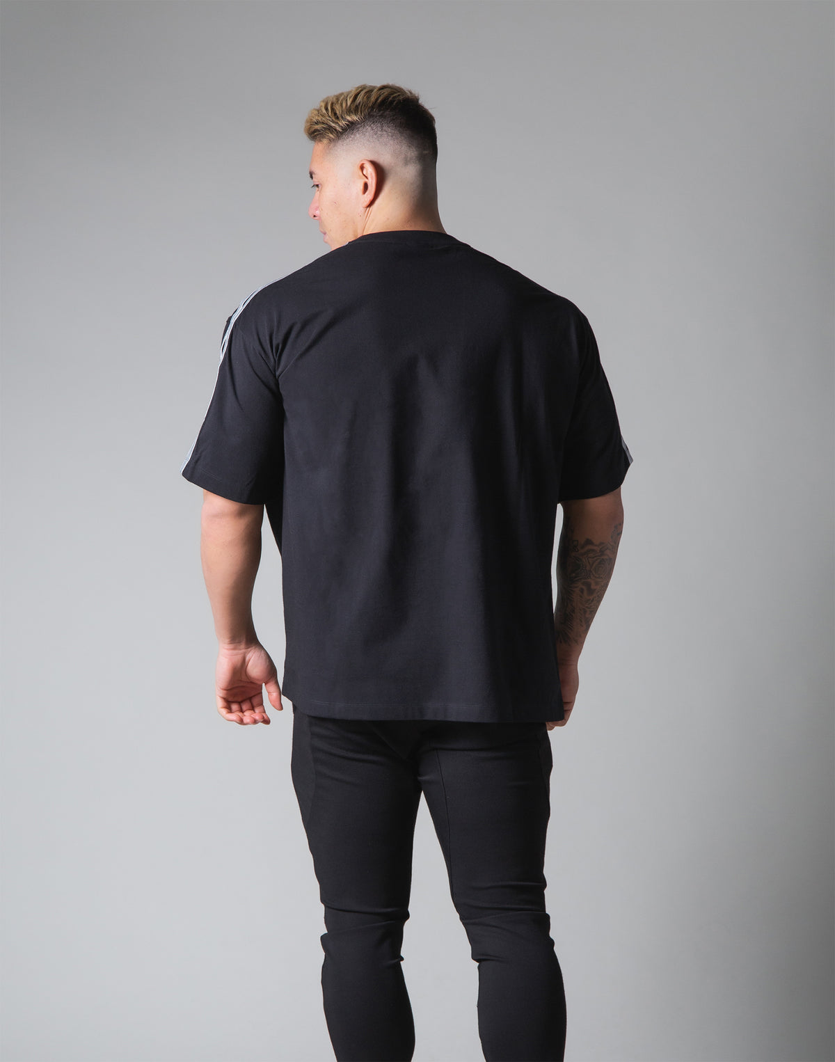<transcy>2 Line Big T-Shirt --Black "Wide Body"</transcy>