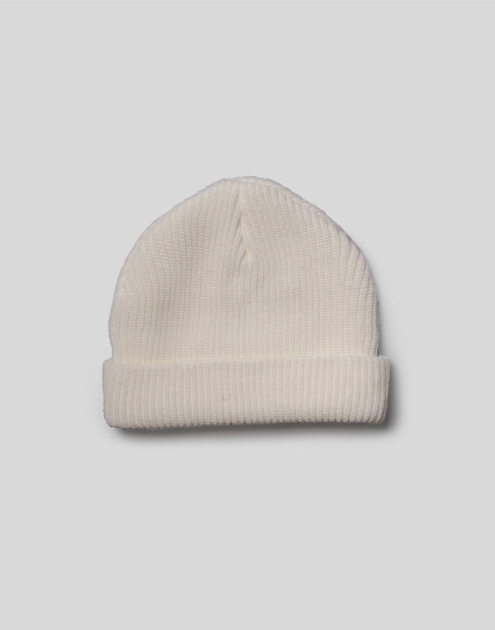 yoli モヘアニットキャップ　ホワイト Woven Label Knit Cap - White – LÝFT